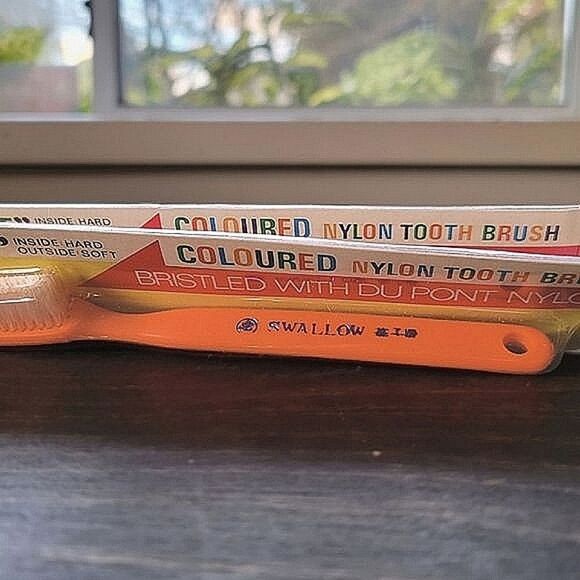 Lot of 3 | Vtg toothbrushes with long bristle bed - Picture 4 of 9